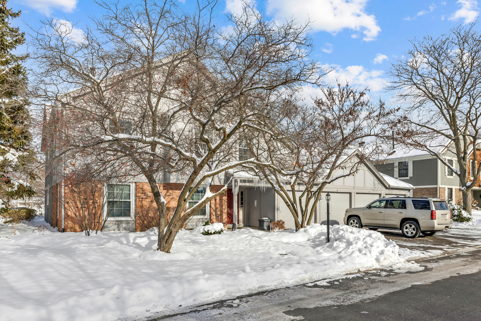 1907 Gresham Circle #D, Wheaton, IL 60189