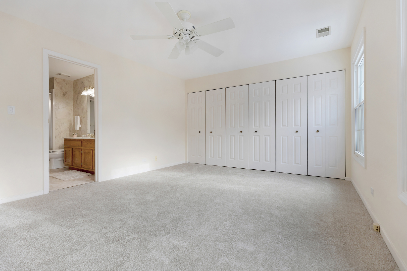 1907 Gresham Circle #D, Wheaton, IL 60189