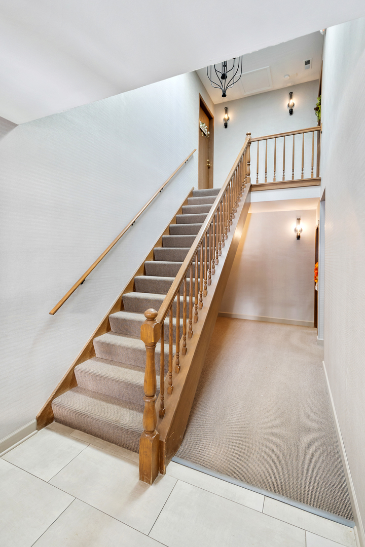 1907 Gresham Circle #D, Wheaton, IL 60189