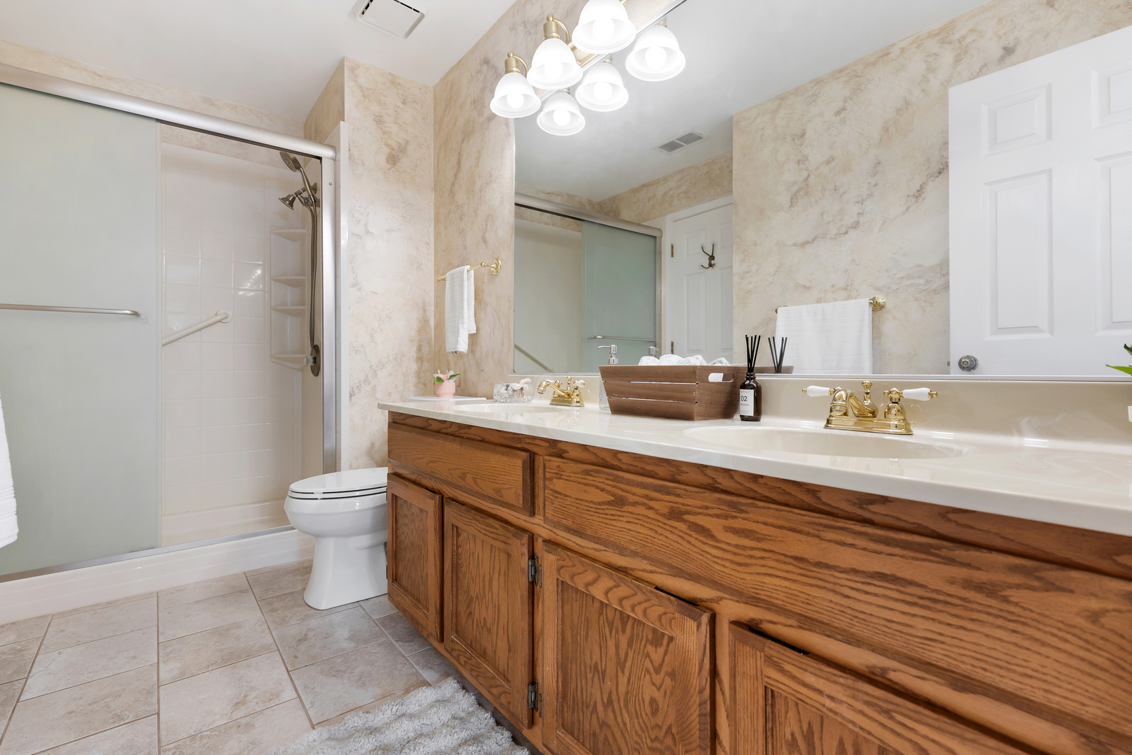 1907 Gresham Circle #D, Wheaton, IL 60189