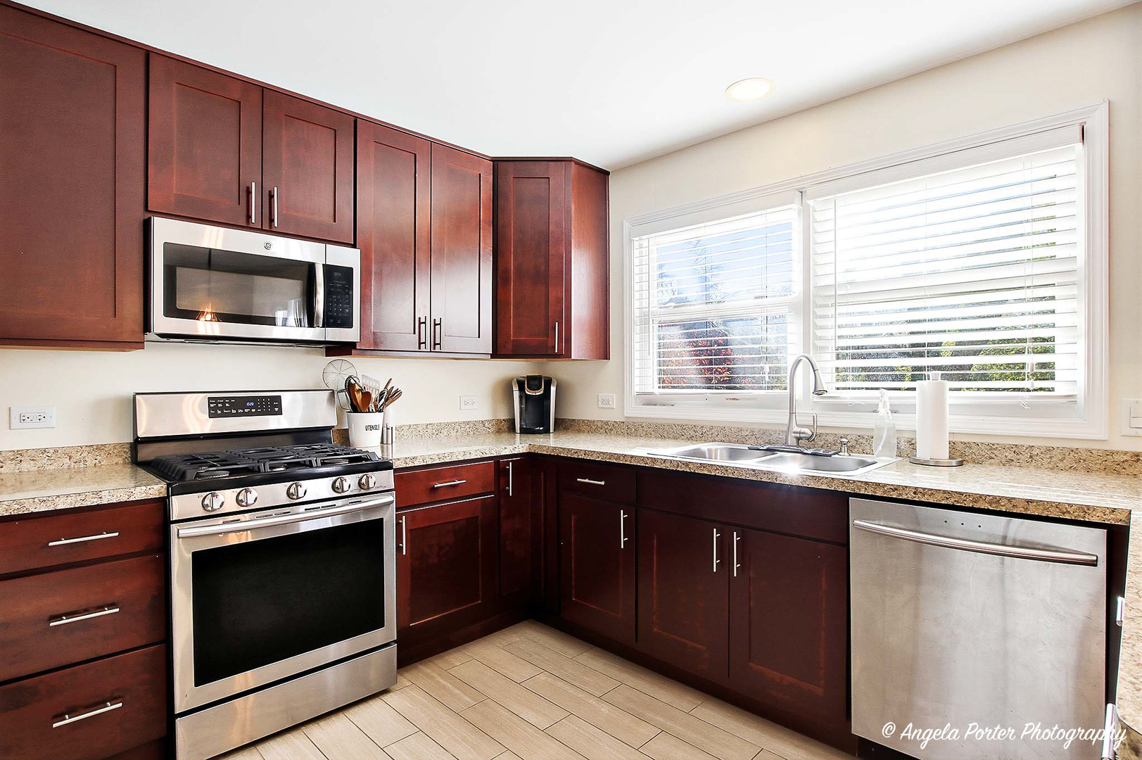 1073 Poplar Court, Lake Zurich, IL 60047