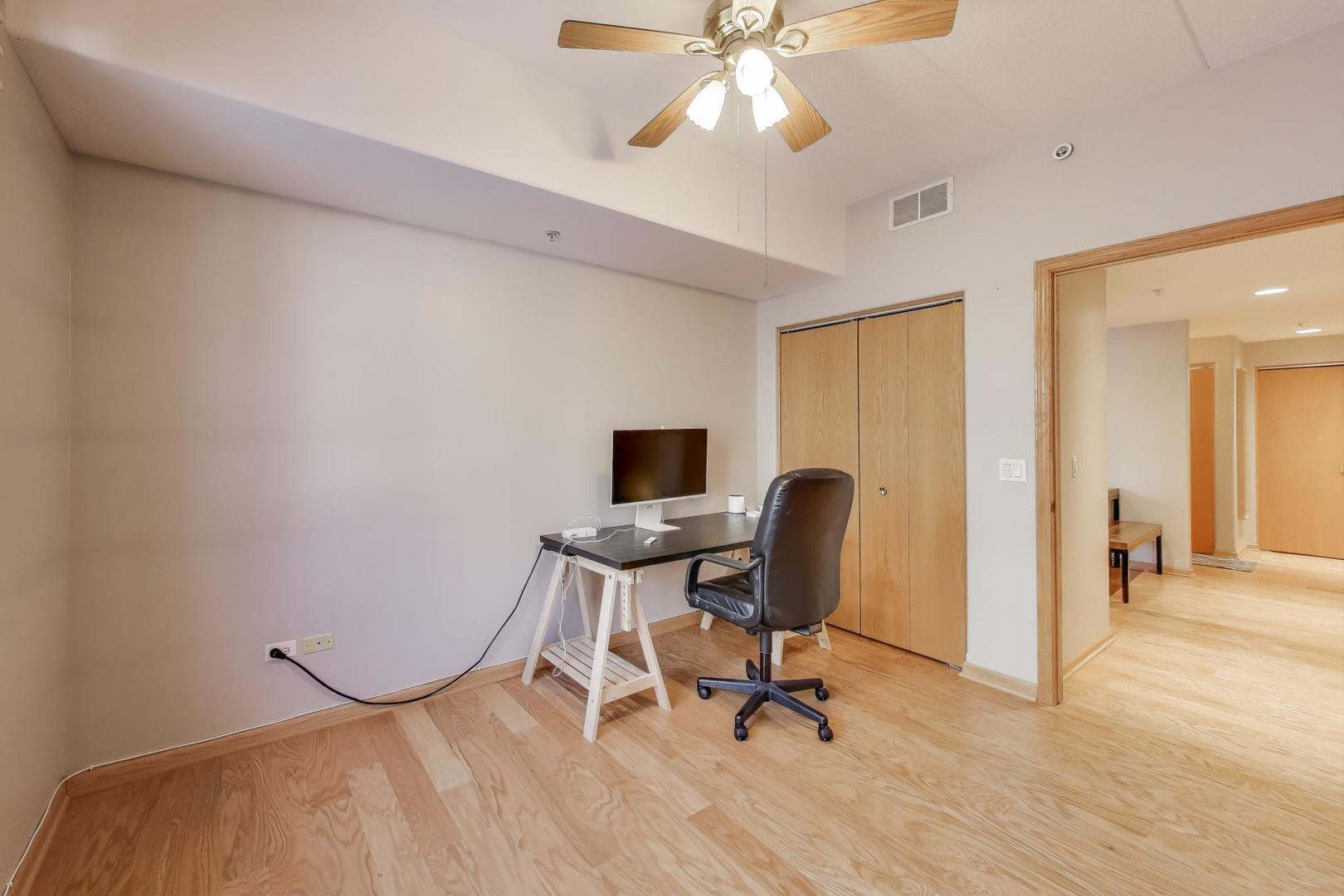 1715 Pavilion Way #206, Park Ridge, IL 60068