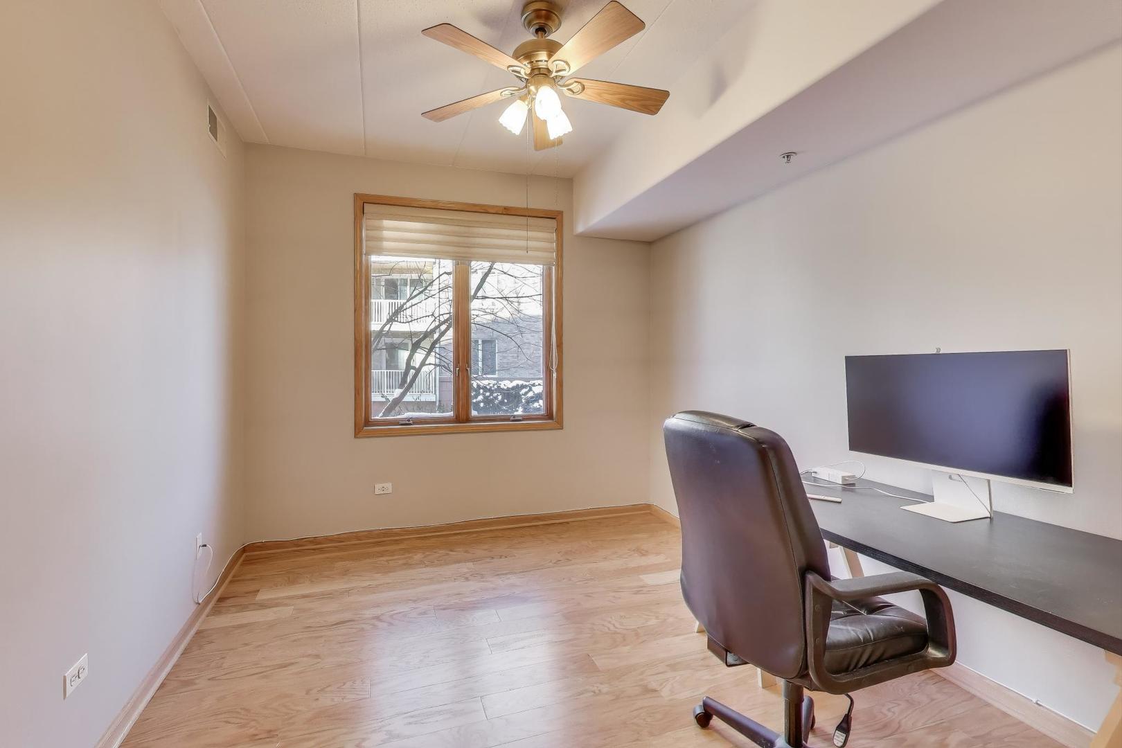 1715 Pavilion Way #206, Park Ridge, IL 60068