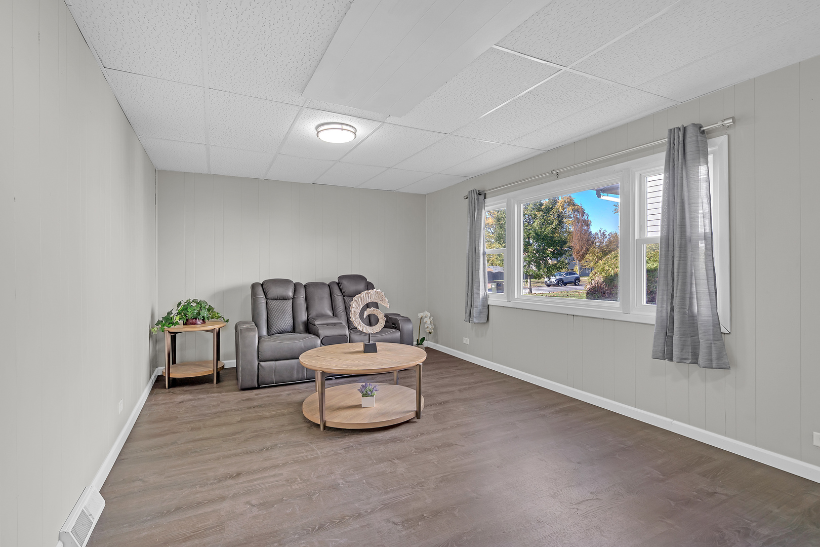 403 Arrowhead Trail, Carol Stream, IL 60188