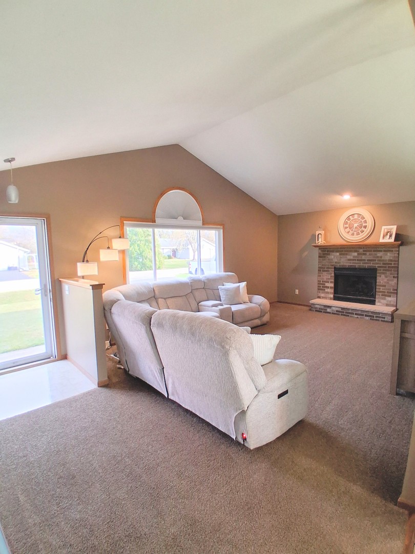 13840 De La Tour Drive, Rockton, IL 61072