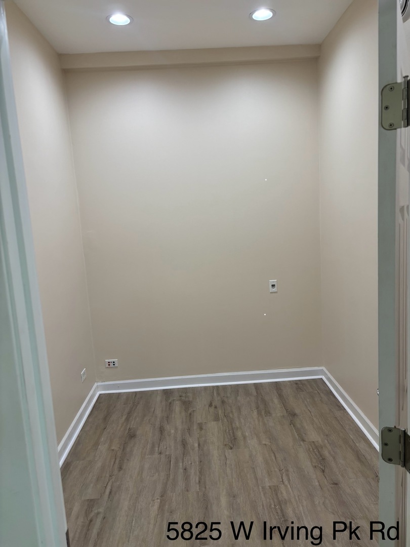 5829 W Irving Park Road, Chicago, IL 60634