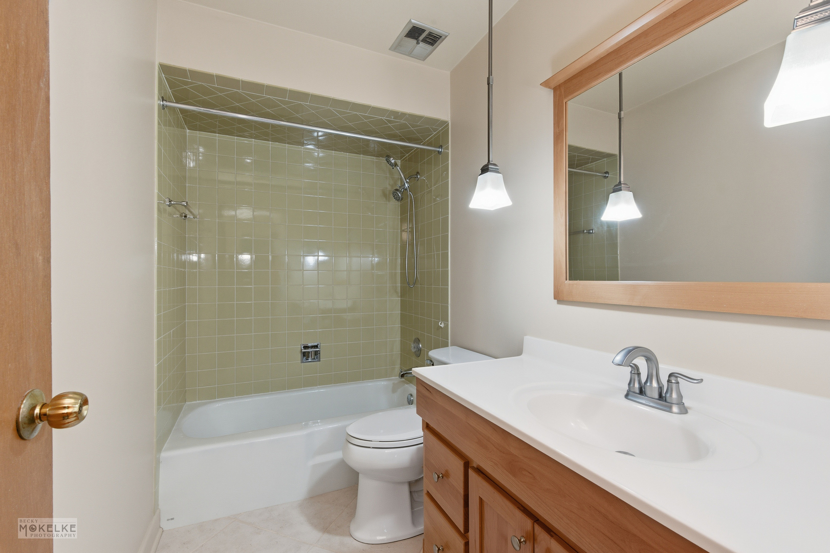 7502 Farmingdale Drive #206, Darien, IL 60561