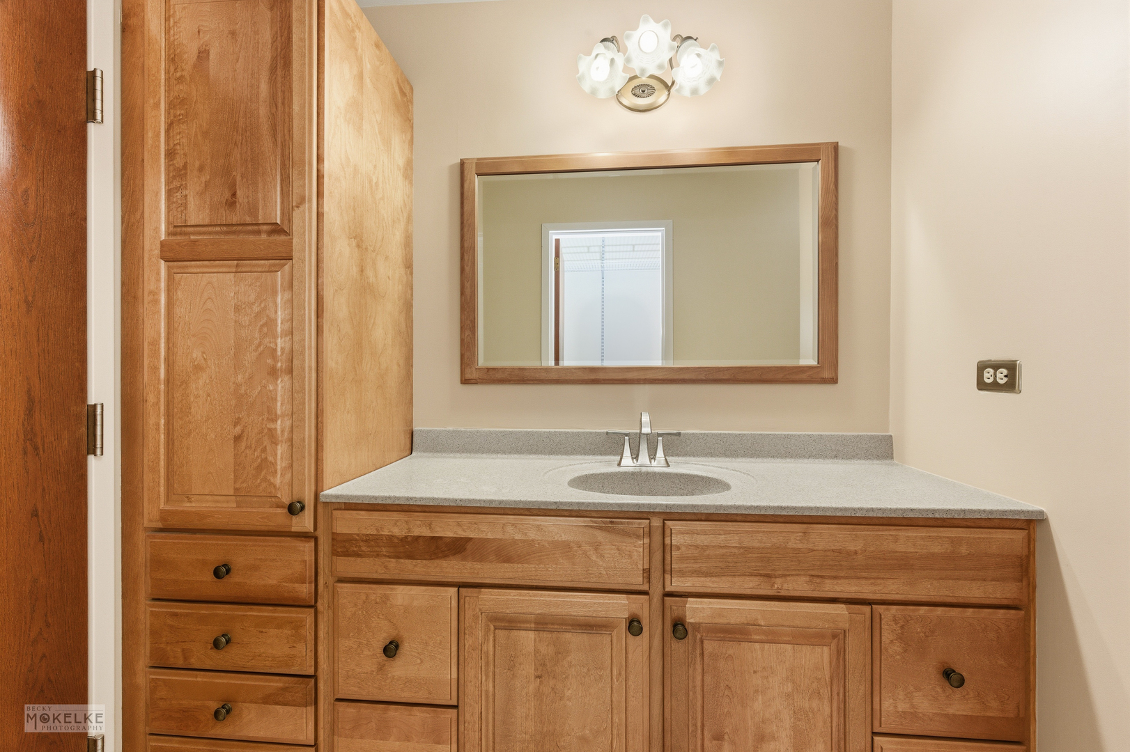 7502 Farmingdale Drive #206, Darien, IL 60561