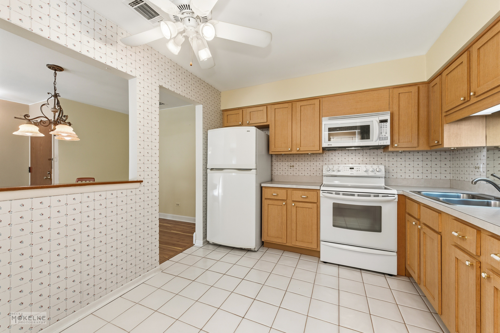 7502 Farmingdale Drive #206, Darien, IL 60561