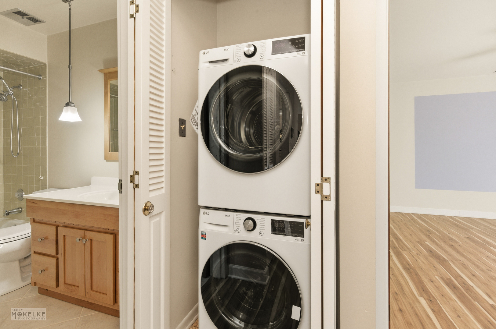 7502 Farmingdale Drive #206, Darien, IL 60561