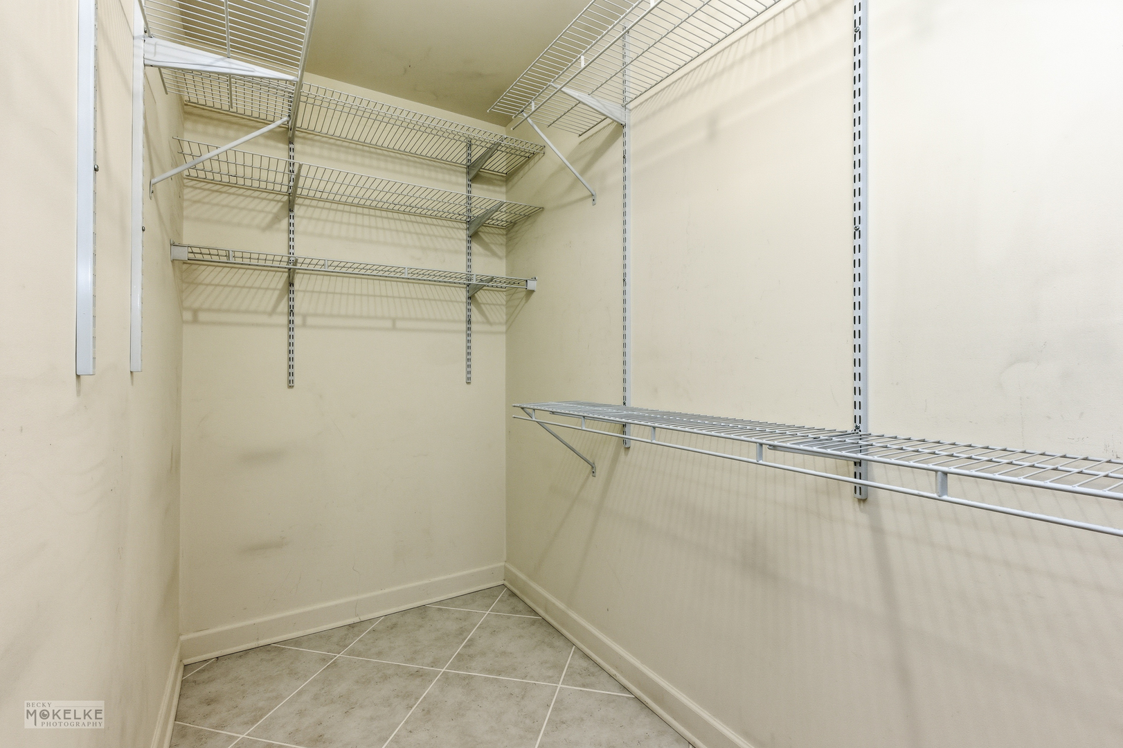 7502 Farmingdale Drive #206, Darien, IL 60561