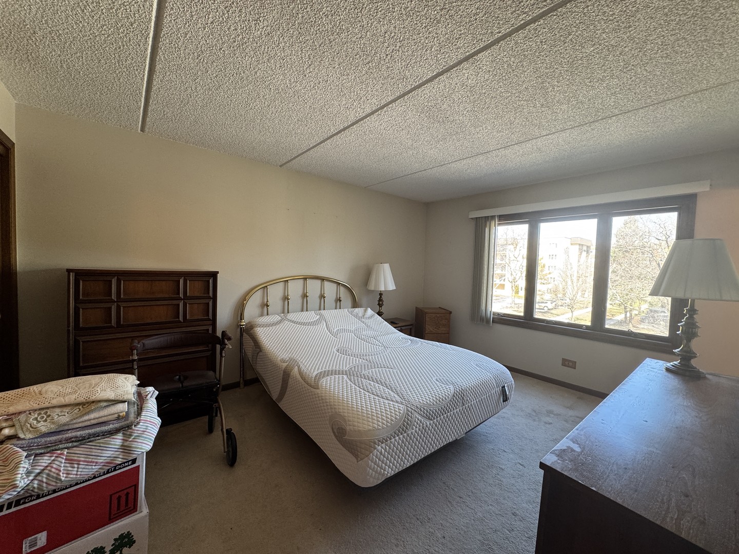 6433 W Belle Plaine Avenue #302, Chicago, IL 60634