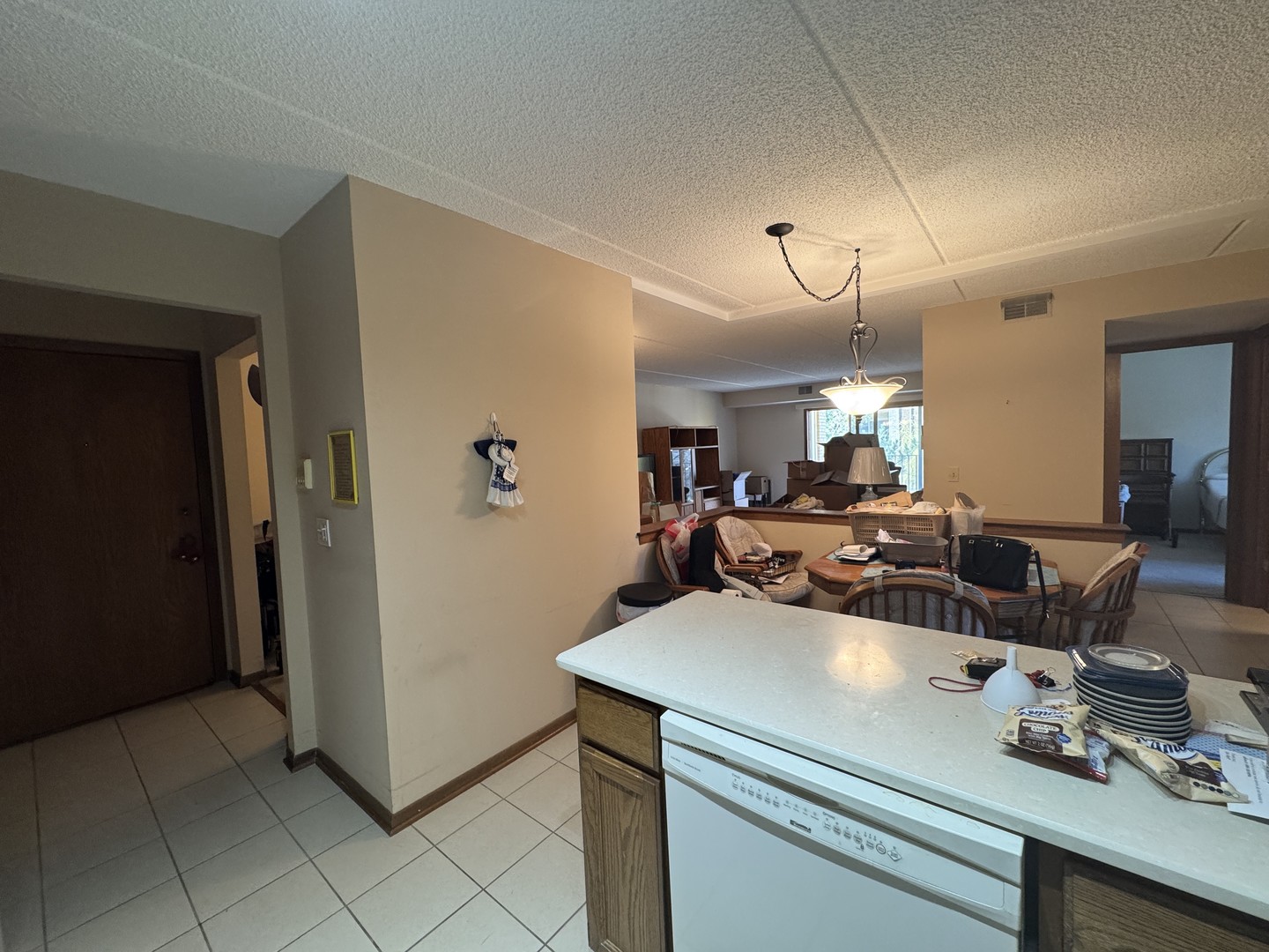 6433 W Belle Plaine Avenue #302, Chicago, IL 60634