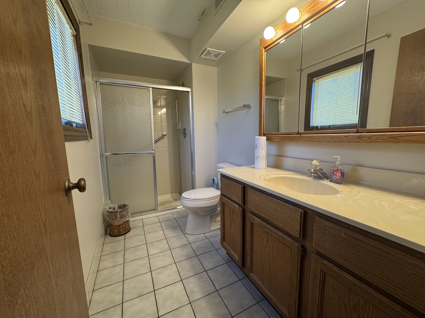 6433 W Belle Plaine Avenue #302, Chicago, IL 60634