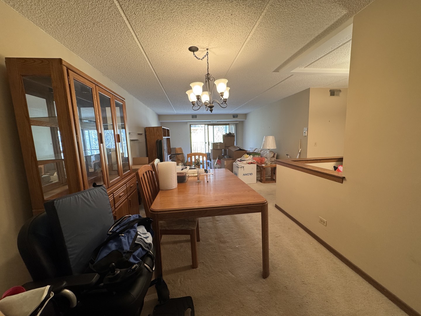 6433 W Belle Plaine Avenue #302, Chicago, IL 60634