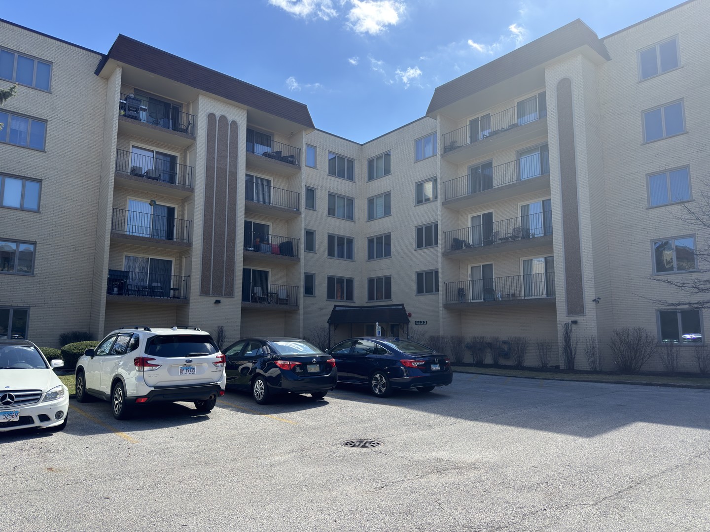 6433 W Belle Plaine Avenue #302, Chicago, IL 60634