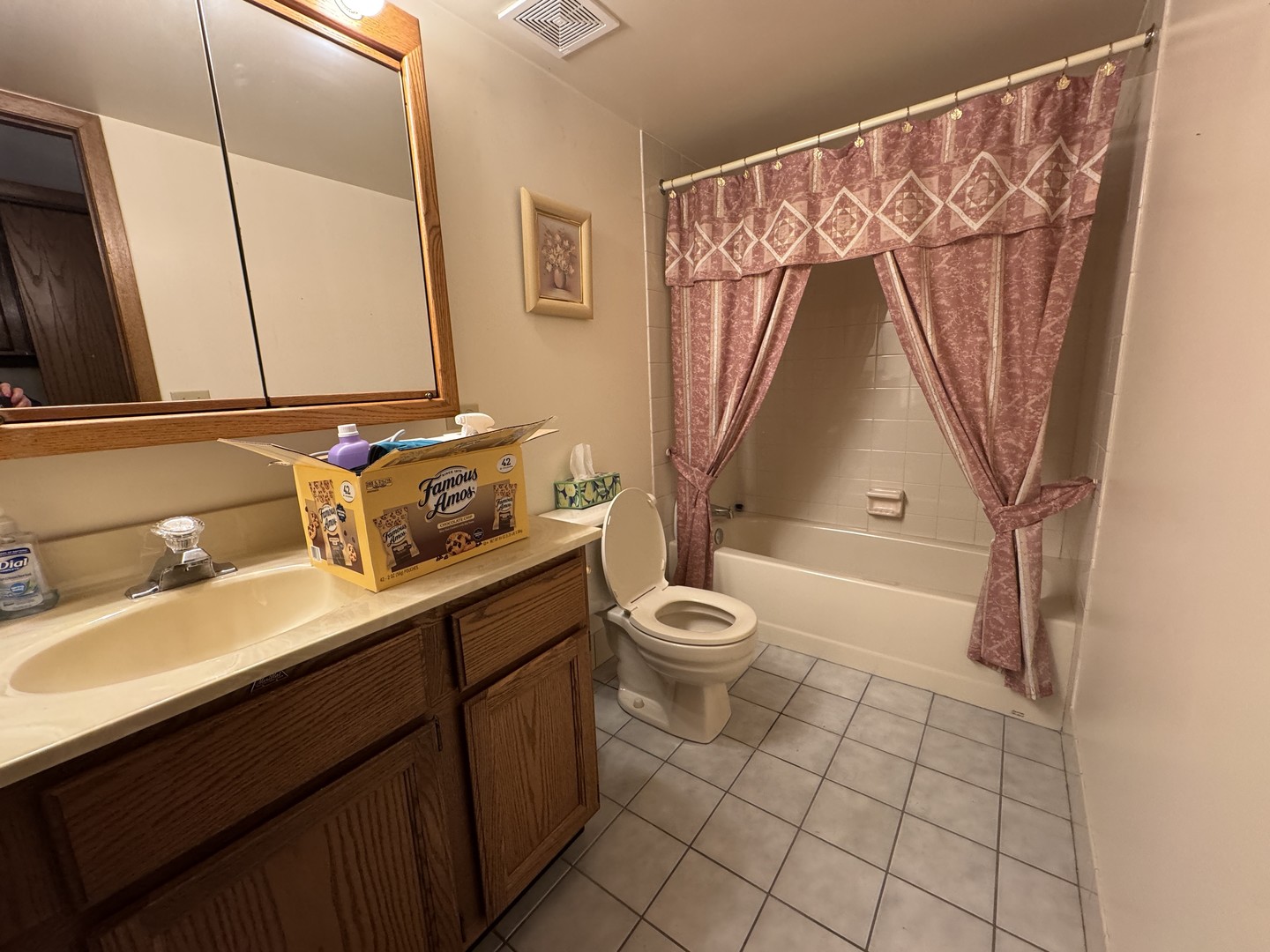 6433 W Belle Plaine Avenue #302, Chicago, IL 60634