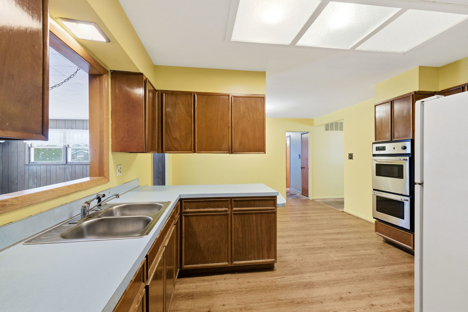 943 Oxford Street, Downers Grove, IL 60516