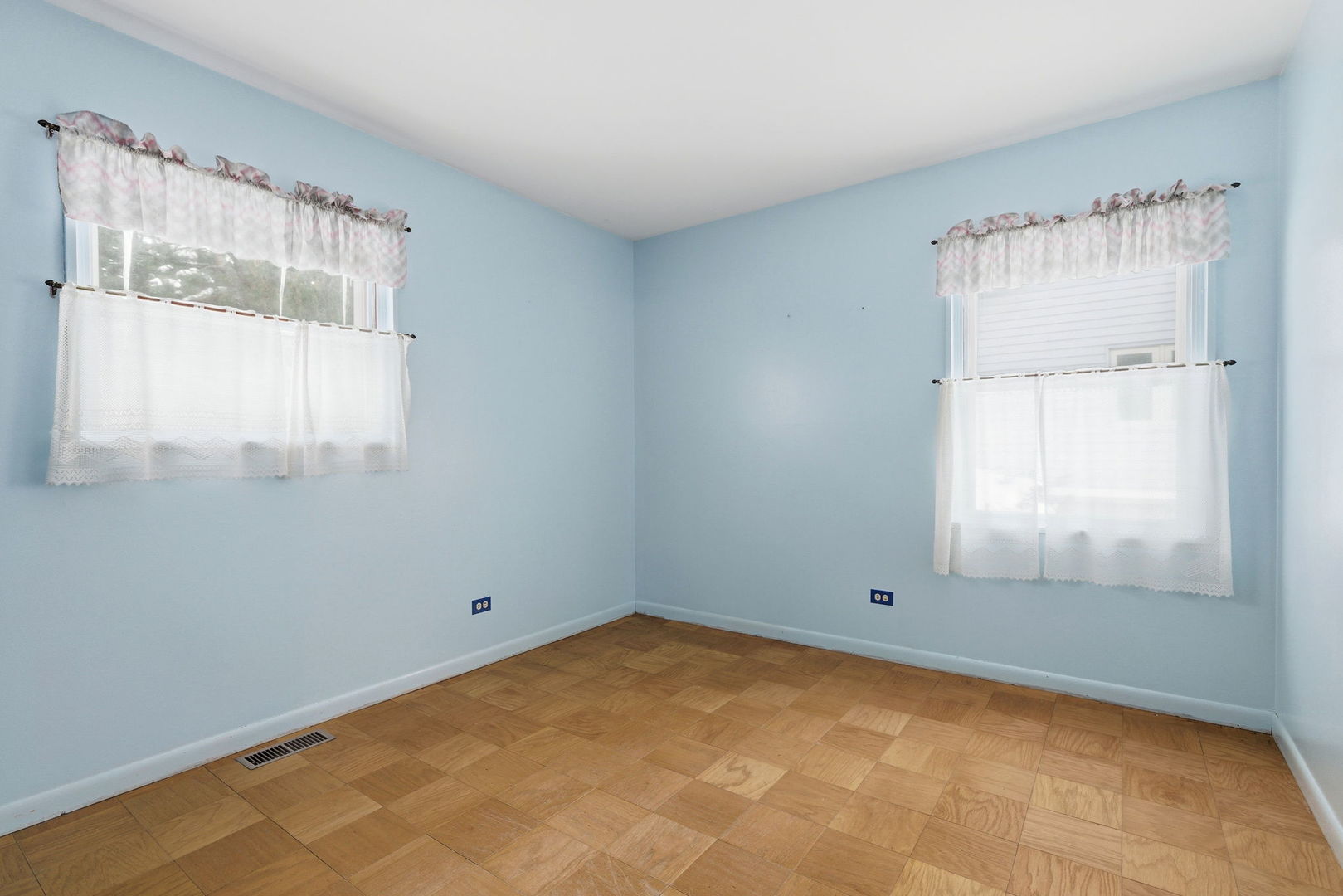 943 Oxford Street, Downers Grove, IL 60516