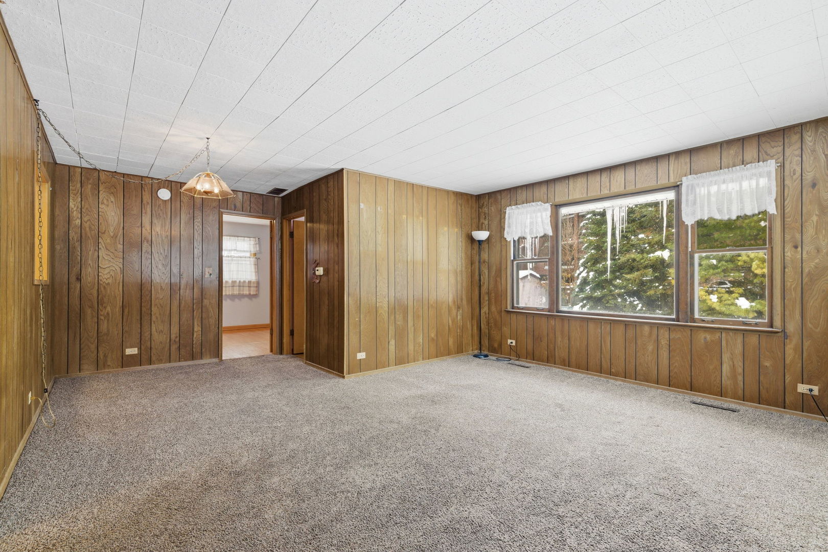 943 Oxford Street, Downers Grove, IL 60516