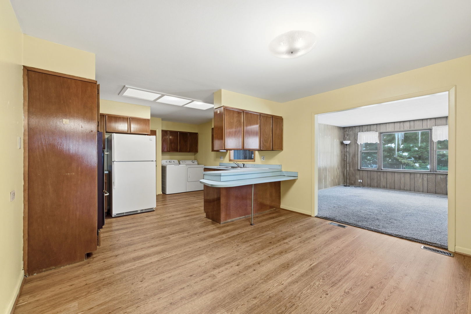 943 Oxford Street, Downers Grove, IL 60516