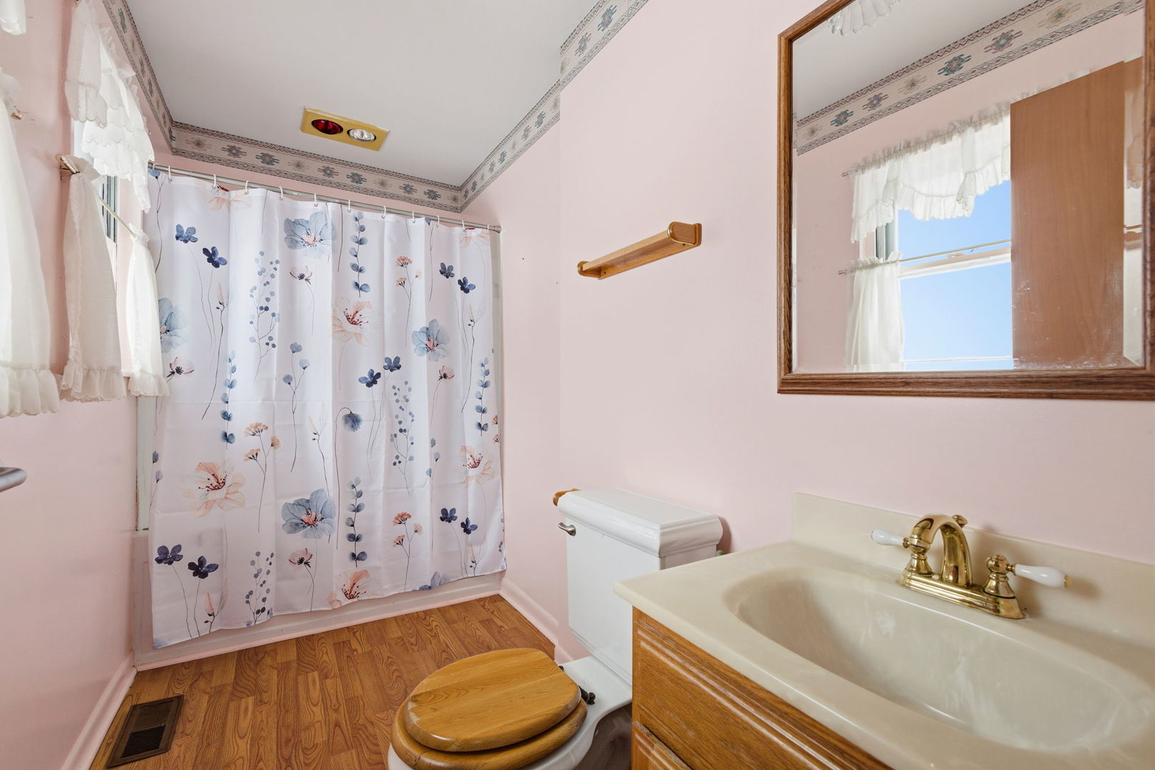 943 Oxford Street, Downers Grove, IL 60516