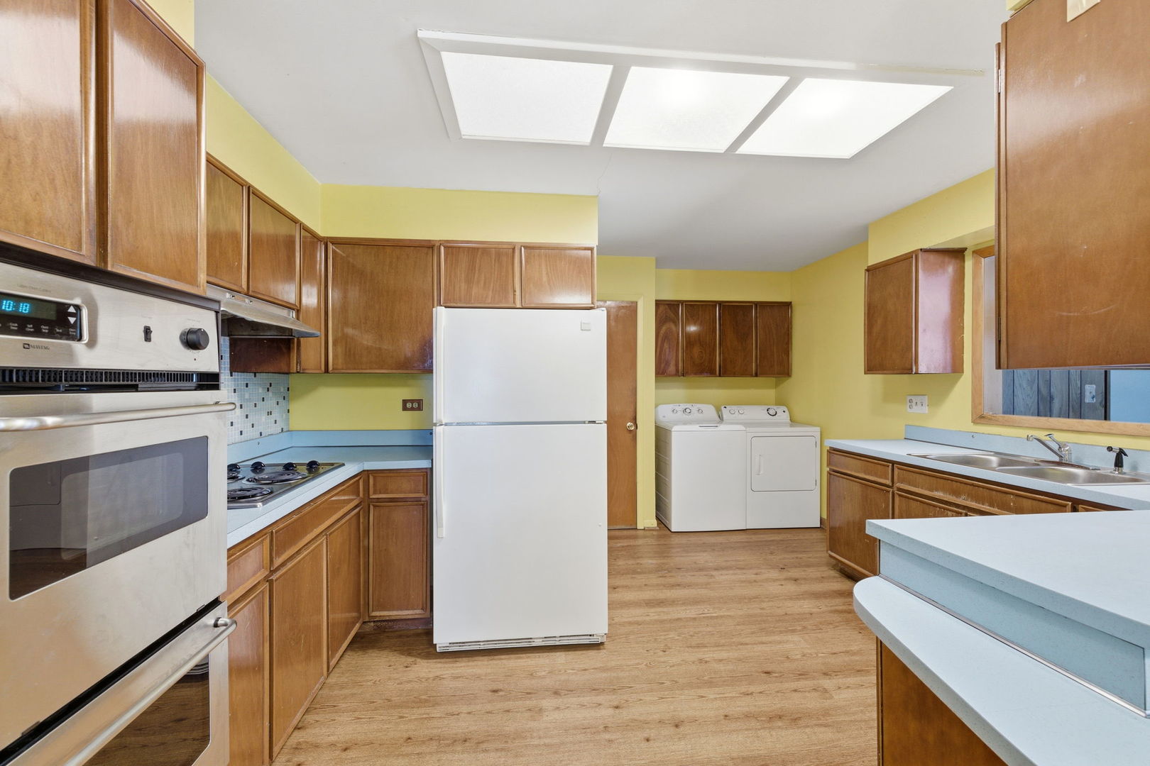 943 Oxford Street, Downers Grove, IL 60516