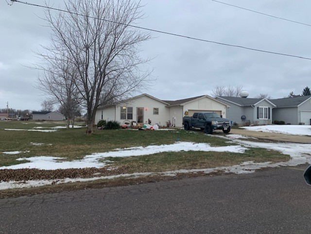 357 E Clay Street, El Paso, IL 61738