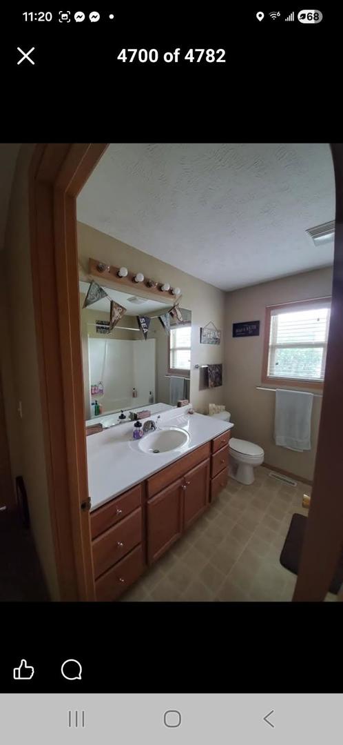 357 E Clay Street, El Paso, IL 61738