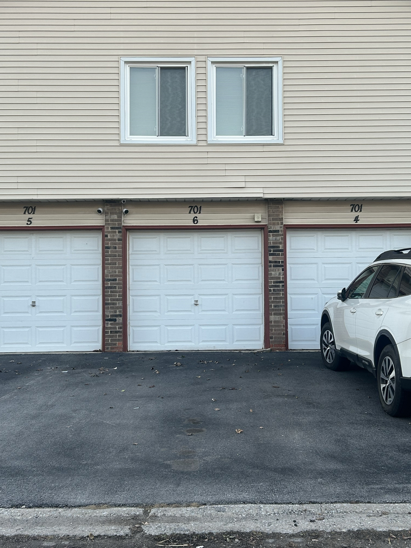 701 Spring Court #6, University Park, IL 60484