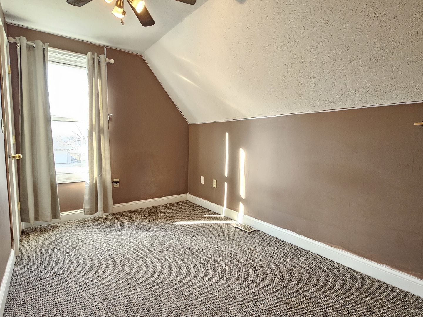 310 N 1st Avenue, Chenoa, IL 61726