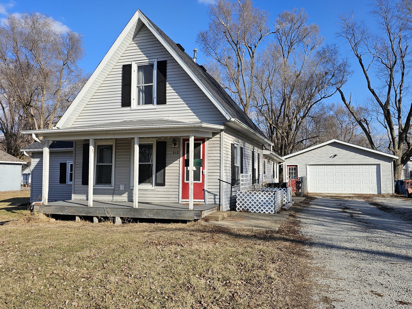 310 N 1st Avenue, Chenoa, IL 61726