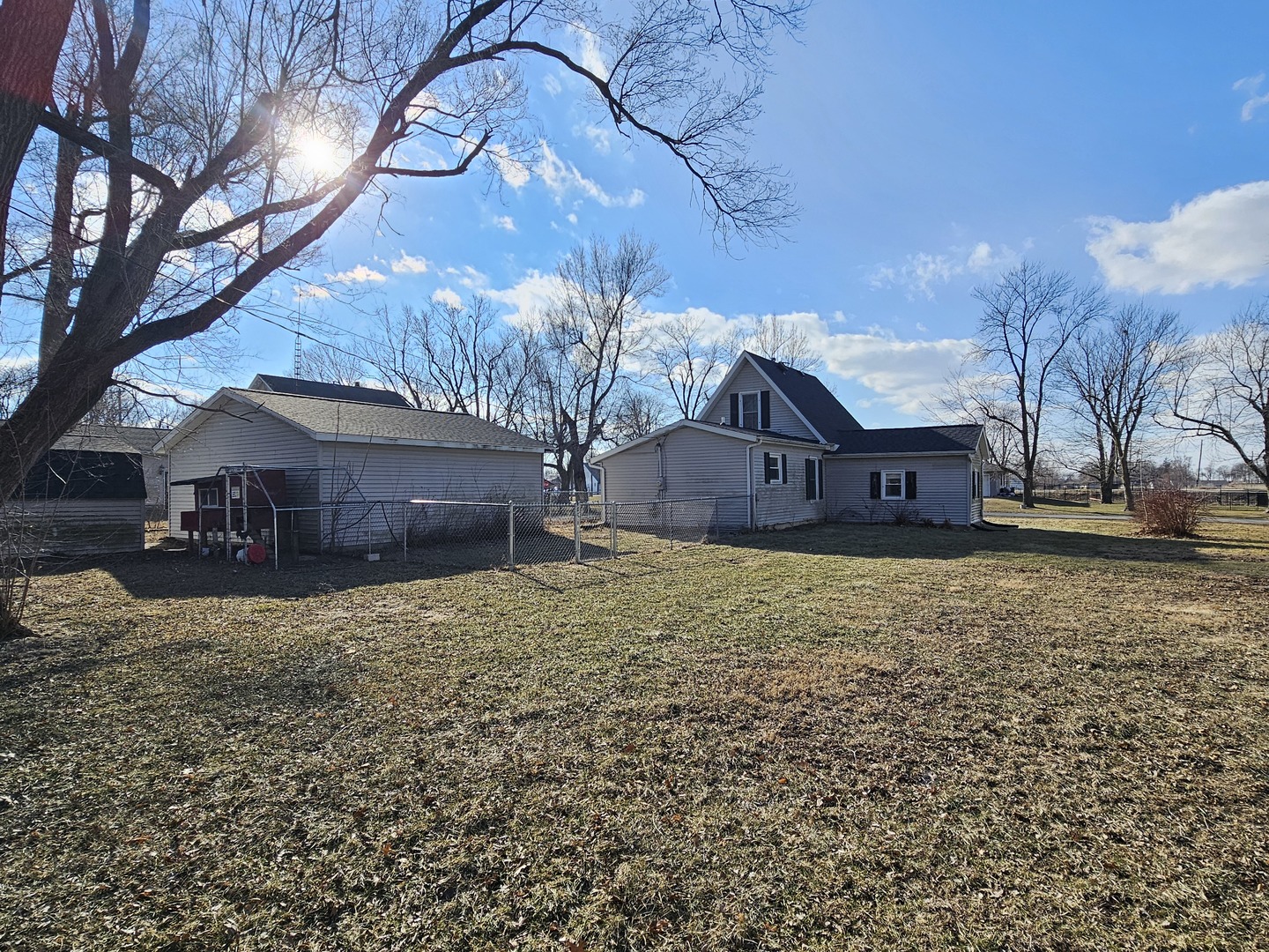310 N 1st Avenue, Chenoa, IL 61726