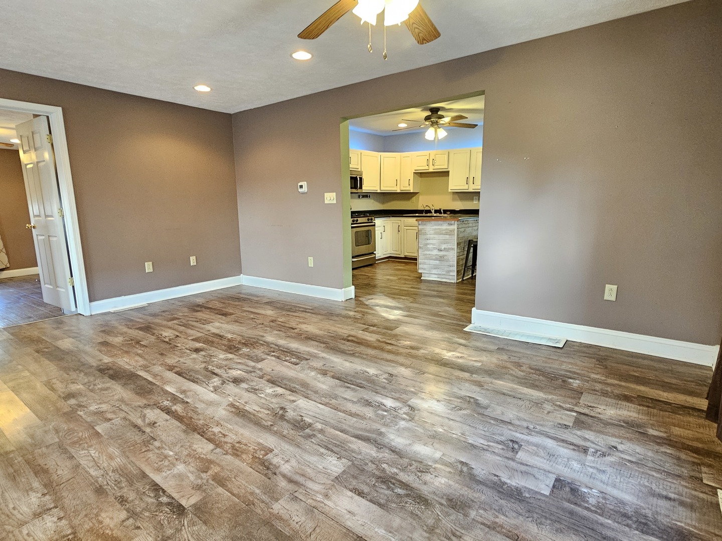 310 N 1st Avenue, Chenoa, IL 61726