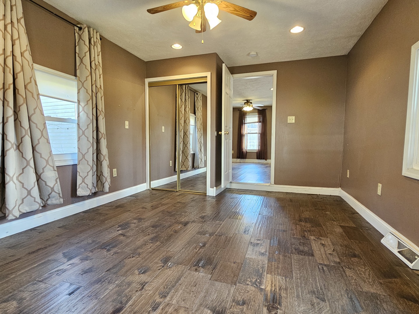 310 N 1st Avenue, Chenoa, IL 61726