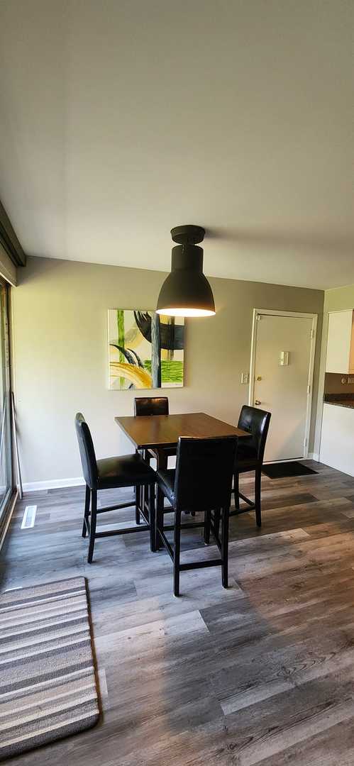 5534 E Lake Drive #E, Lisle, IL 60532