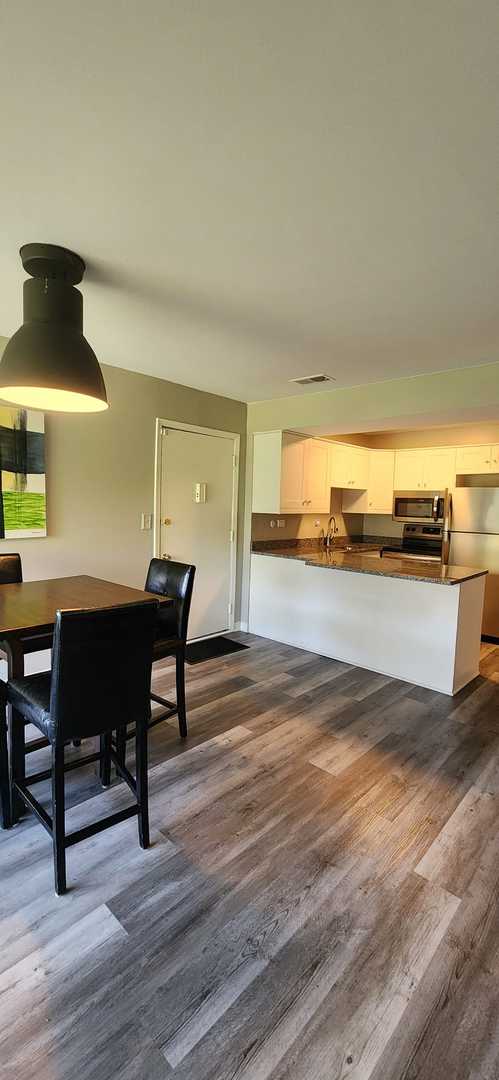 5534 E Lake Drive #E, Lisle, IL 60532