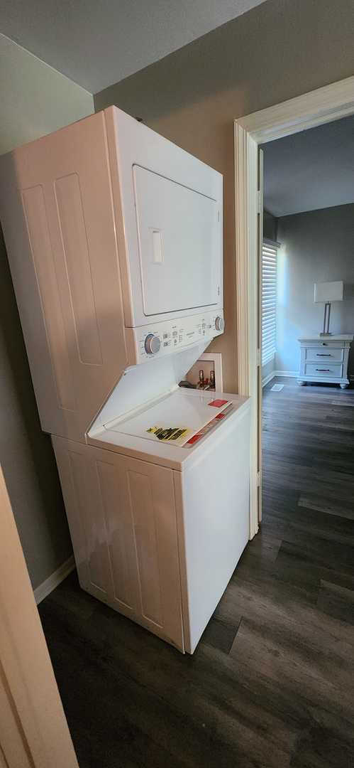 5534 E Lake Drive #E, Lisle, IL 60532