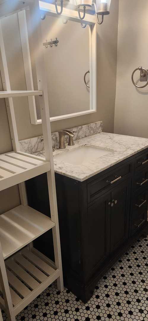 5534 E Lake Drive #E, Lisle, IL 60532