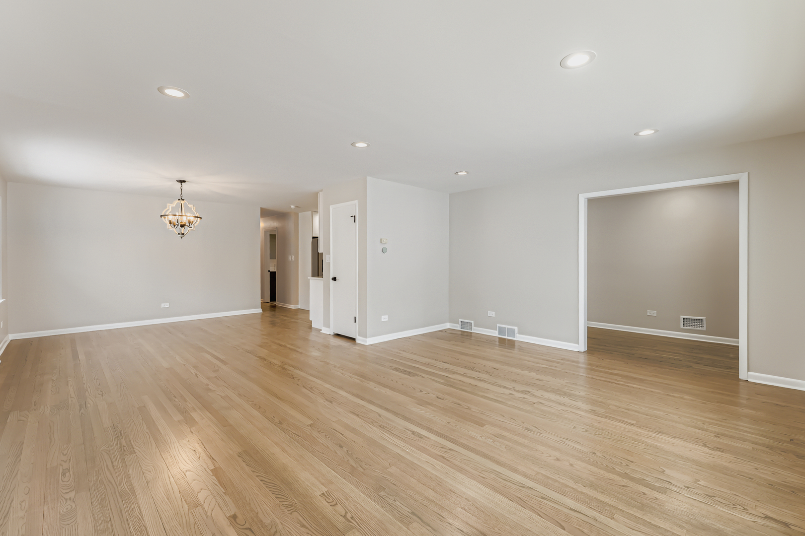 303 S Fernandez Avenue, Arlington Heights, IL 60005