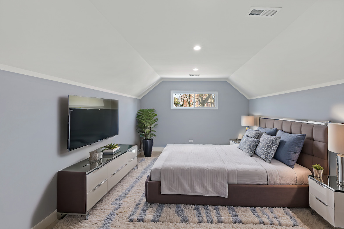 9233 S Essex Avenue, Chicago, IL 60617