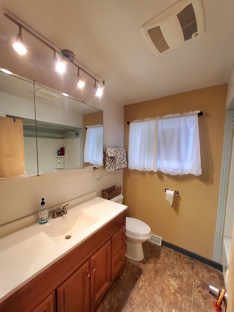 651 Bensley Avenue, Calumet City, IL 60409