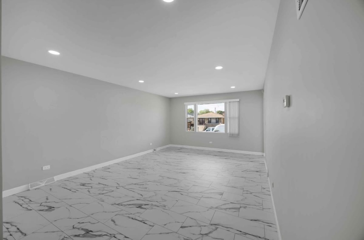 13921 S Manistee Avenue, Burnham, IL 60633