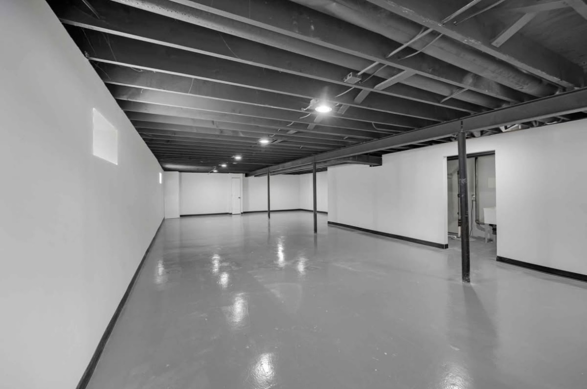 13921 S Manistee Avenue, Burnham, IL 60633