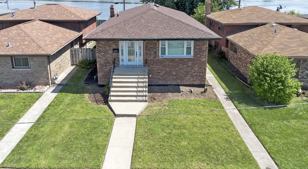 13921 S Manistee Avenue, Burnham, IL 60633