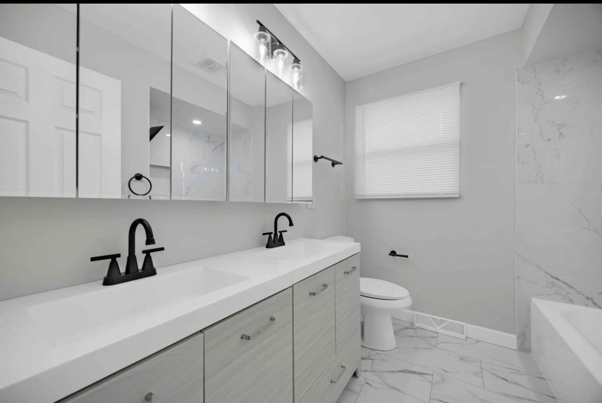 13921 S Manistee Avenue, Burnham, IL 60633