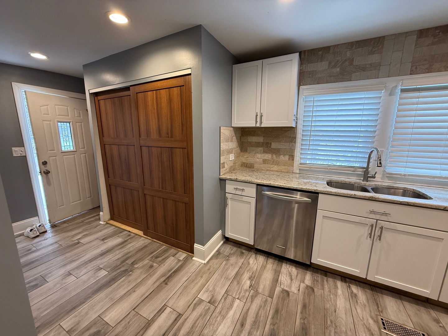 15036 W Russell Road, Zion, IL 60099