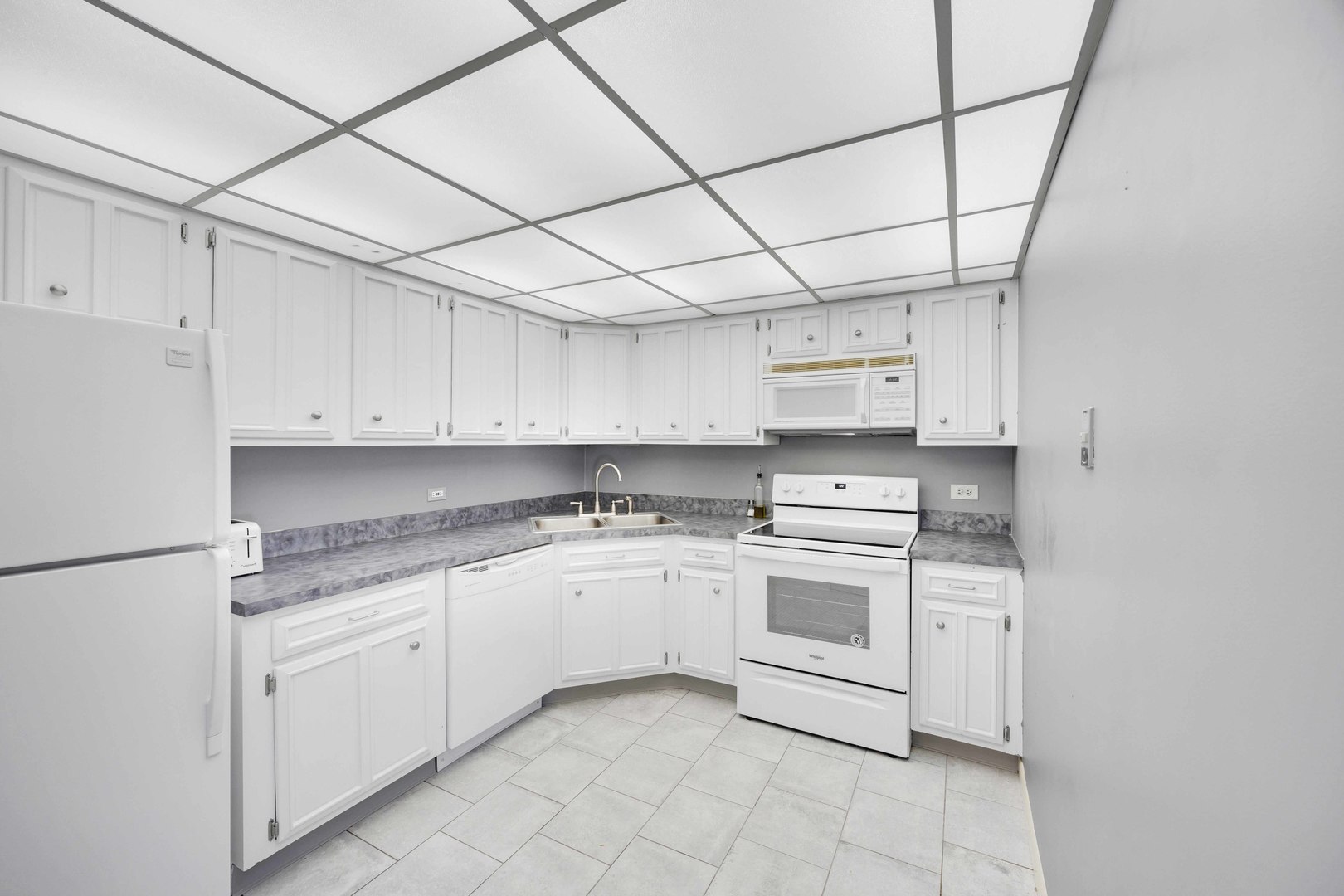 2000 Saint Regis Drive #4G, Lombard, IL 60148