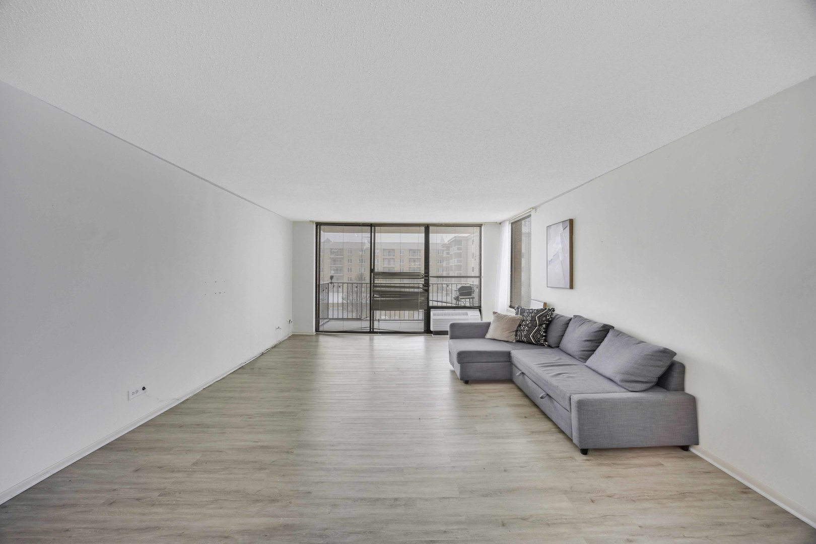 2000 Saint Regis Drive #4G, Lombard, IL 60148