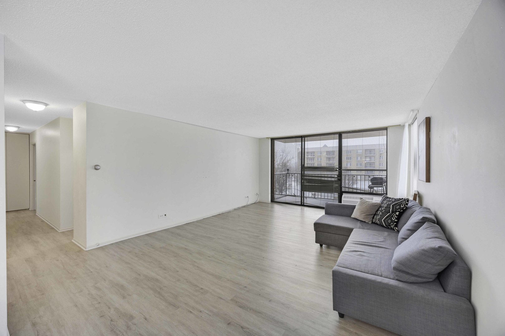 2000 Saint Regis Drive #4G, Lombard, IL 60148